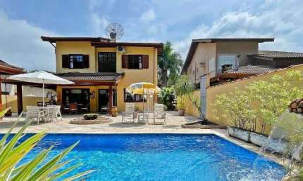 Casa à Venda com 3 quartos, 2 banheiros, 4 vagas e 202m² por R$ 3.000.000