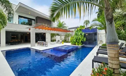 CASA COM 6 SUÍTES À VENDA EM RIVIERA DE SÃO LOURENÇO - BERTIOGA/SP