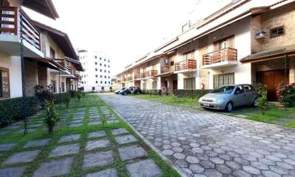 SOBRADO TRIPLEX EM VILLAGIO COM 4 DORMITÓRIOS/4 BANHEIROS À VENDA EM BERTIOGA/SP