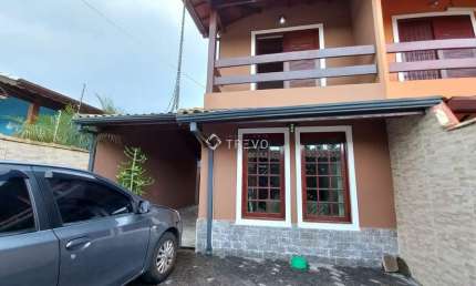 CASA A 50 METROS DA PRAIA À VENDA 3 DORM, 4 WC, 2 VAGAS POR R$ 910.000,00