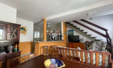 CASA EM VILLAGIO À VENDA 2 DORMITÓRIOS, 3 WC, 2 VAGAS EM BERTIOGA/SP