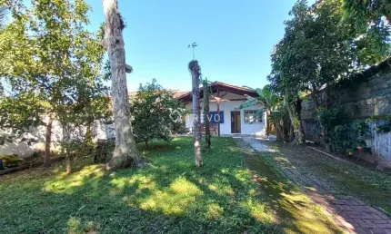 CASA TÉRREA À VENDA COM 4 DORM/3 WC/6 VAGAS/QUINTAL EM BERTIOGA/SP