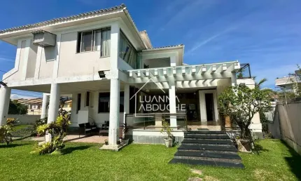 Casa à venda em Camboinhas, com 4 dormitórios, 3 suítes, 484 m² por R$ 3.950.000 - Camboinhas - Niterói/RJ