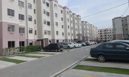 Este incrível apartamento de 2 quartos está localizado no bairro Campo Grande, na zona Oeste do Rio de Janeiro.