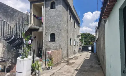 Atenção investidores!!! Campo Grande vendo urgente!!! conjunto de casas e lojas alugadas gerando Renda Recorente