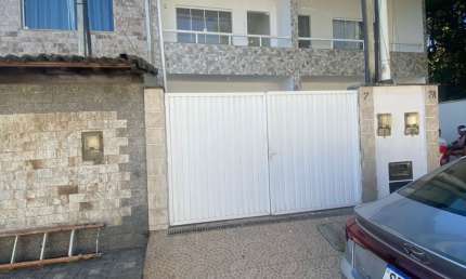 Excelente casa de 3 quartos com terraço em condominio na Est. do Cachamorra, Campo GrandeRJ