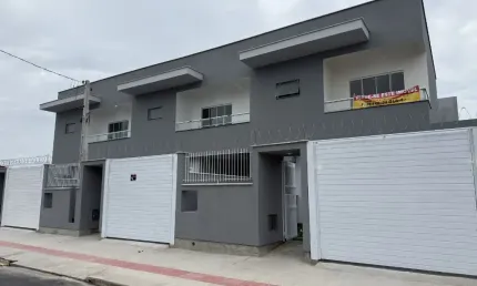 Sobrado de Esquina à Venda em Nova Palhoça – 2 Suítes, 95m² + Terreno Privativo