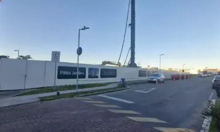 PATIO JARDINS: Amplo apartamento 3 Dormitórios, Sendo 3 Suítes no Passeio Pedra Branca,SC. (em frente praça)