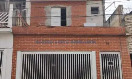 Sobrado - Espaço e Bem Conservado - Fácil acesso a todo tipo de comércio e transporte público. Próximo Ps Pestana