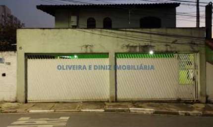 SOBRADO 3 suítes, banheiro, lavabo, 4 vagas de garagem, área de churrasqueira, lavanderia e quintal amplo 400m2