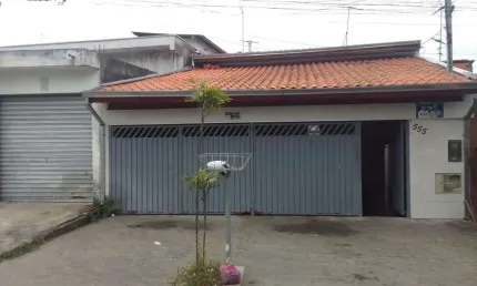 Imóvel em carapicuíba, são 2 casas independentes em terreno de 141,60m², com 182,95m² área construída