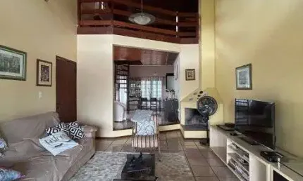 Casa 5 Dorm./(1 suíte)/ Chur./ 5 vagas - Florianópolis - SC