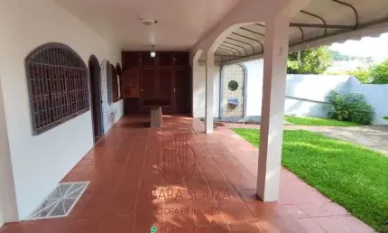 Casa 4 Dorm.(1 suíte), Chur./ 3 vagas - Coqueiros - Florianópolis - SC