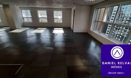 Conjunto Comercial com  126 m² de Area Útil para Venda  em Alphaville