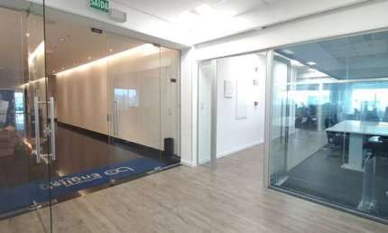 Conjunto Comercial Com 1.000 m², Semi Mobiliado no West Corp, Alphaville