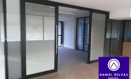 Sala Comercial  com 160 m² Para Locação em Alphaville