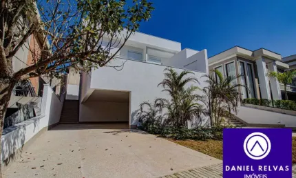 Casa de Excelente Padrão  Para Venda no Residencial Burle Max, Alphaville