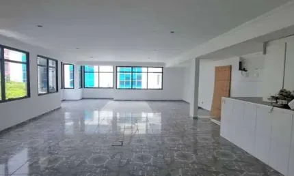 Predio Comercial com Elevador, 480 m², Para Locação no Centro de Apoio 2