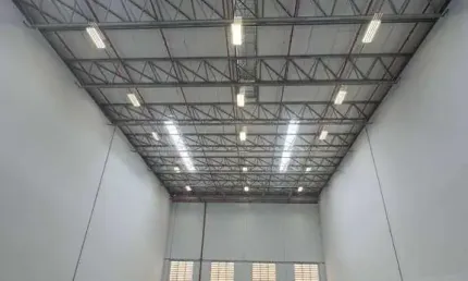 Galpão de 1.100 m² A/C para Locação no polo Empresarial Jandira II