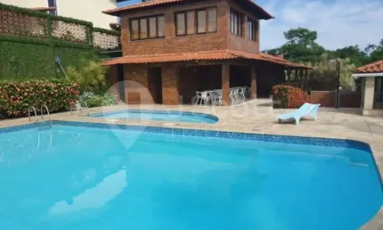 Linda casa em condomínio residencial disponível para locação ou venda!
