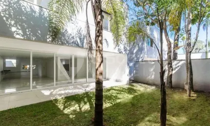 Casa de condomínio de alto padrão com vista para Hípica Santo Amaro.