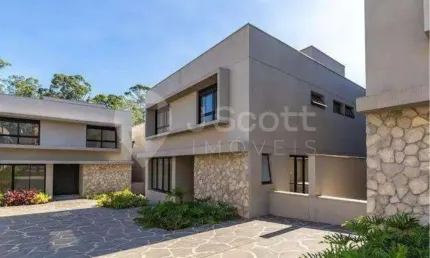 Casa de condomínio de alto padrão com piscina privativa e vista para Hípica Santo Amaro.