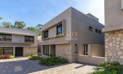 Casa de condomínio de alto padrão com piscina privativa e vista para Hípica Santo Amaro.
