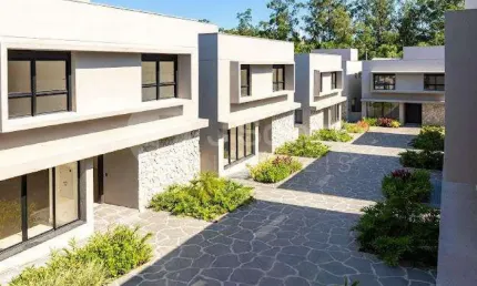 Casa de condomínio de alto padrão com vista para Hípica Santo Amaro.