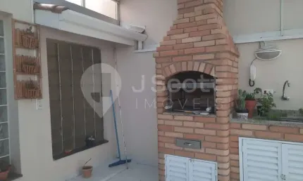 Sobrado a venda em rua tranquila no bairro de interlagos