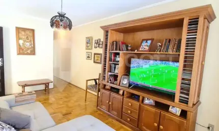 Belíssimo Sobrado a venda reformado com 3 dormitórios sendo 1 suíte - Cupecê!