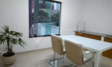 Sobrado comercial a venda  na Av. Sargento Geraldo Santana.