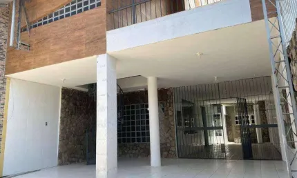 2 Casas Conjugadas com Piscina e Lazer – 460m² para Moradia ou Comércio