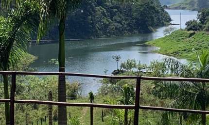 Maravilhosa Chácara pé na água , represa do Jaguari - Jacareí SP