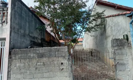 Terreno com ótima localização, já com vizinhos dos dois lados.