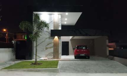 Linda casa em Condomínio fechado de alto padrão Residencial Fogaça.