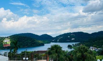 Chácara situada no Condomínio Recanto dos Pássaros, encantadora chácara em com terreno de 3800m², oferecendo segurança incomparável para sua família.