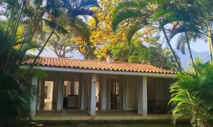 EXCELENTE IMÓVEL À VENDA PÉ NA AREIA NA PRAIA DE BAREQUEÇABA !