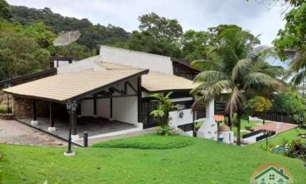 EXCELENTE IMÓVEL DE ALTO PADRÃO LOCALIZADO EM UMA ÁREA NOBRE DA BELÍSSIMA PRAIA DE GUAECÁ!
