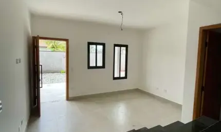 EXCELENTE SOBRADO EM CONDOMÍNIO À 100 METROS DO MAR NO BAIRRO MASSAGUAÇU EM CARAGUATATUBA!!