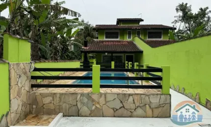 EXCELENTE OPORTUNIDADE DE DOIS SOBRADOS GEMINADOS COM 3 QUARTOS E PISCINA CADA E PRÓXIMO AO MAR LOCALIZADO NO BAIRRO COCANHA!!