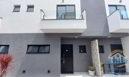 EXCELENTE TRIPLEX NOVO EM CONDOMÍNIO LOCALIZADO Á 100 METROS DO MAR NO BAIRRO CAPRICÓRNIO I EM CARAGUATATUBA!!