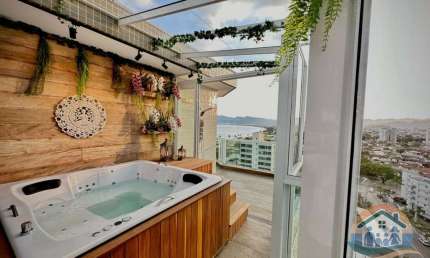 MARAVILHOSA COBERTURA DUPLEX COM VISTA MAR LOCALIZADA NO CENTRO DE CARAGUATATUBA-SP!
