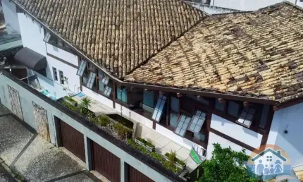 INCRÍVEL SOBRADO COM PISCINA LOCALIZADO NO BAIRRO JARDIM PRIMAVERA EM CARAGUATATUBA!