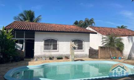 EXCELENTE IMÓVEL COM PISCINA PARA LOCAÇÃO LOCALIZADO NO BAIRRO JARDIM BRITÂNIA EM CARAGUATATUBA!