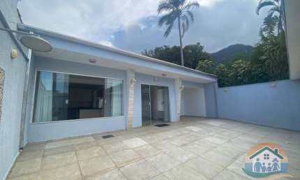 INCRÍVEL OPORTUNIDADE CASA TÉRREA PARA VENDA LOCALIZADA À 80 METROS DA PRAIA SÃO FRANCISCO EM SÃO SEBASTIÃO!