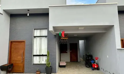 LINDA CASA BAIXA SEMI MOBILIADA COM 3 QUARTOS SENDO 1 SUITE BAIRRO RIO BRANCO