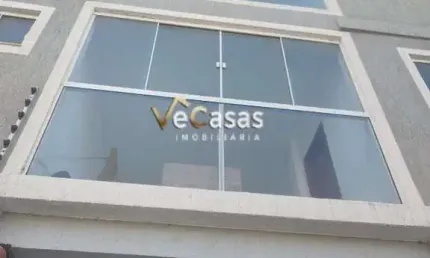 &#211;timo apartamento próximo ao shopping com 2 quartos e 1 suíte com elevador