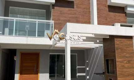 Duplex Costa Azul com piscina 3 Suítes, sala de estar e jantar amplo quintal