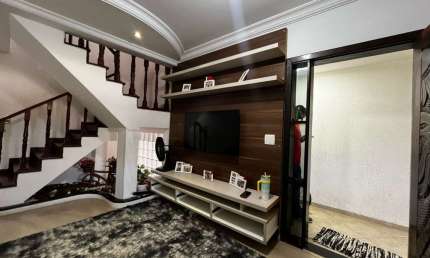 Casa para Venda em Taubaté, Parque das Flores, 3 dormitórios, 2 suítes, 3 banheiros, 2 vagas