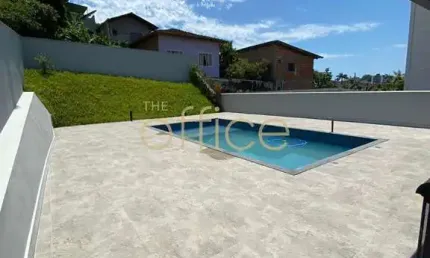 Imperdível Sobrado à Venda em Joinville-SC, Bairro Saguaçu: 3 Quartos, 4 Salas, 3 Banheiros, 2 Vagas de Garagem, 411m².